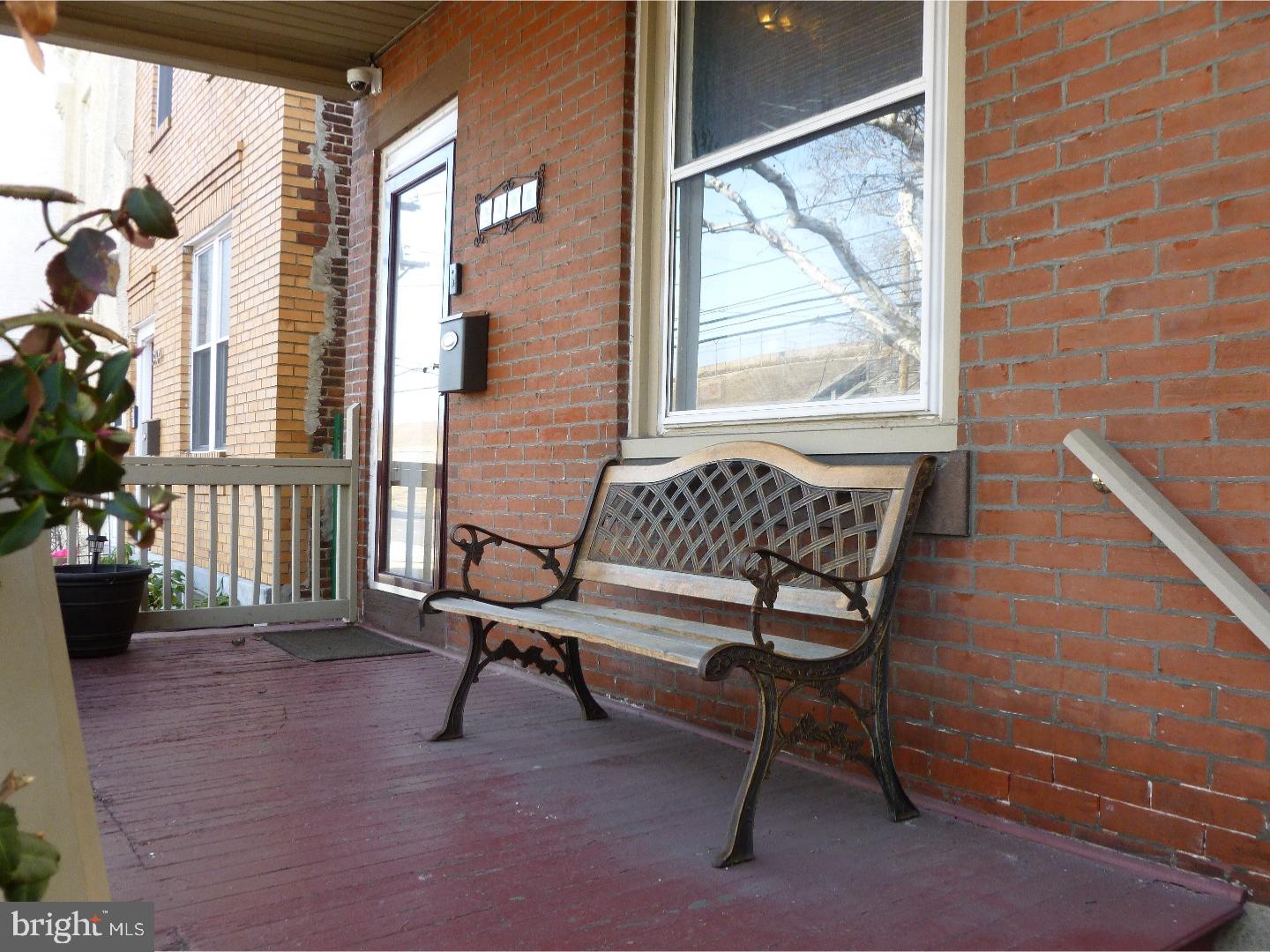 EAST FALLS - Residential Lease