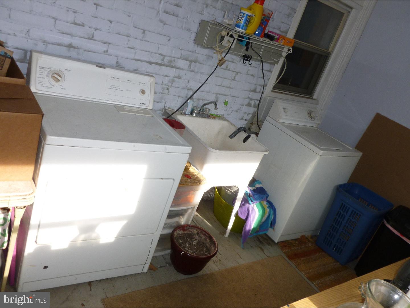 EAST FALLS - Residential Lease