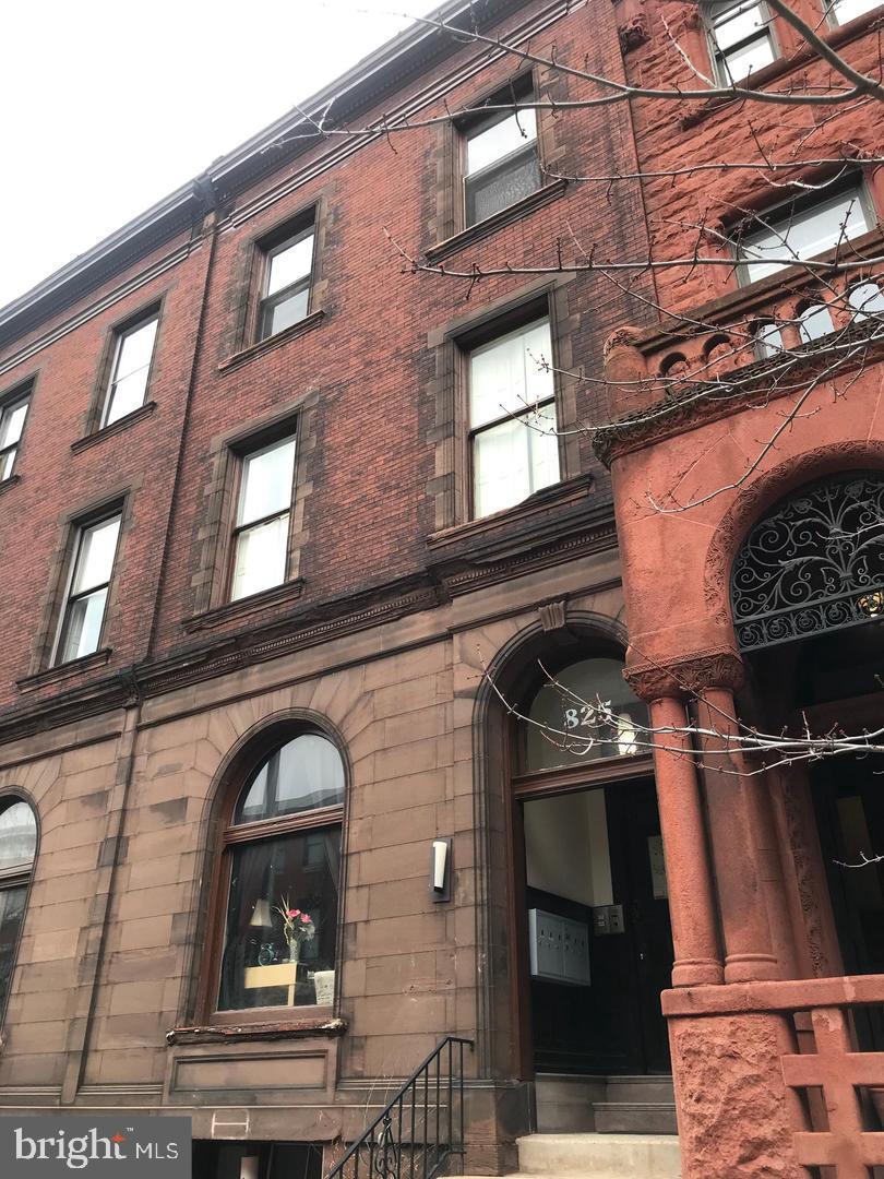 Great studio on top level of gorgeous Mount Vernon brownstone. BGE not included. Water bill is $35.
$40 app fee (non refundable)
$60 one time processing fee due at lease signing
Pets are case by case
Shared coin laundry in basement