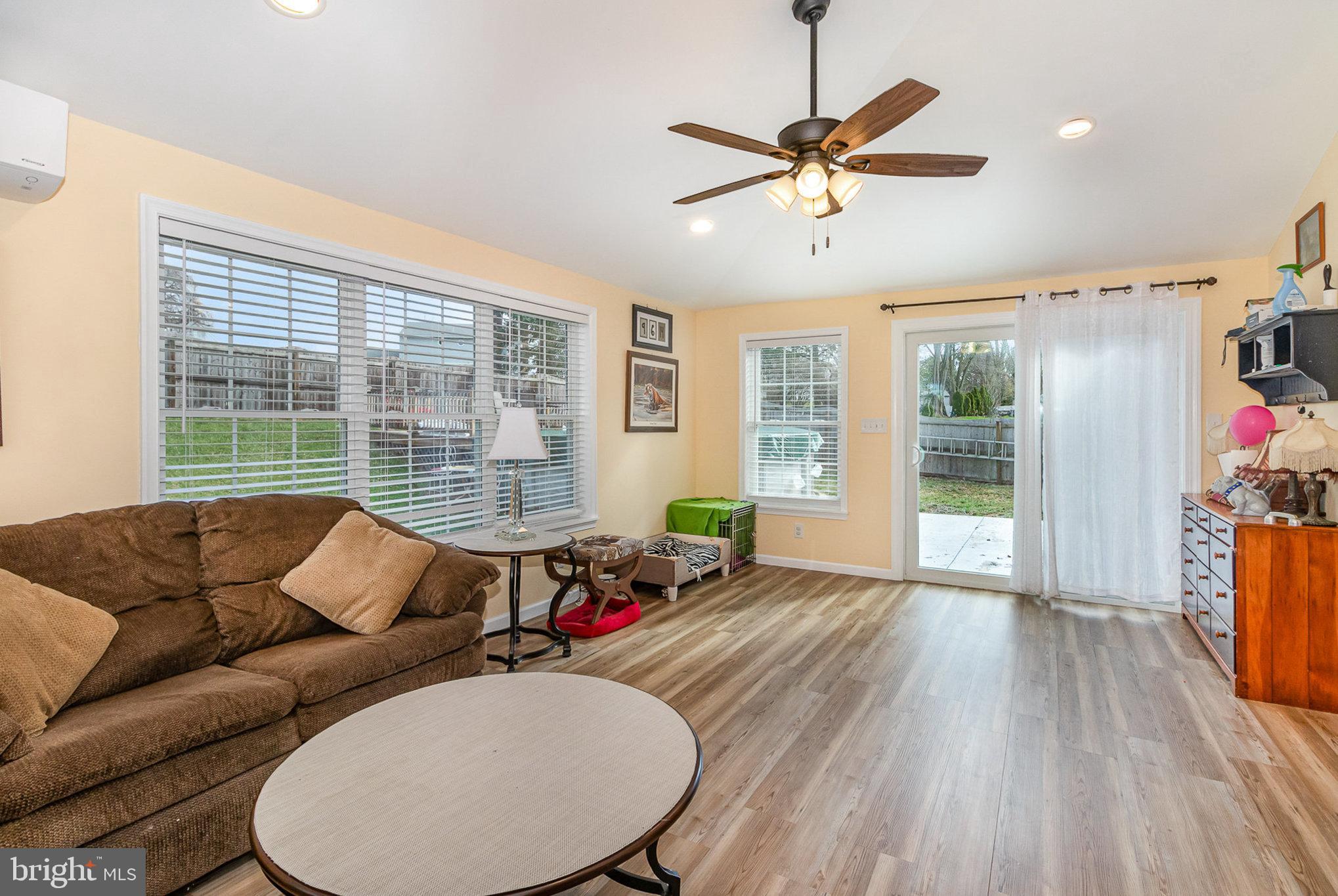 COUNTRY SQUARE - Residential