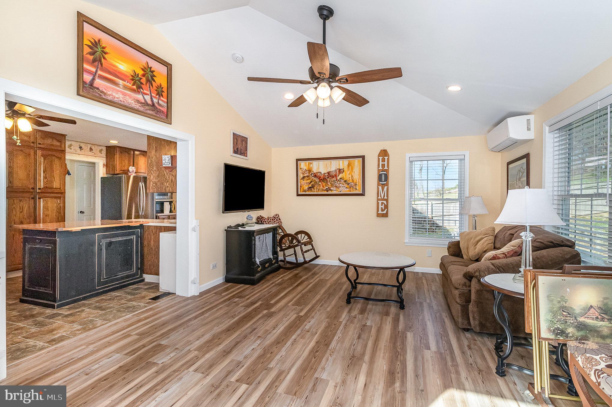 COUNTRY SQUARE - Residential