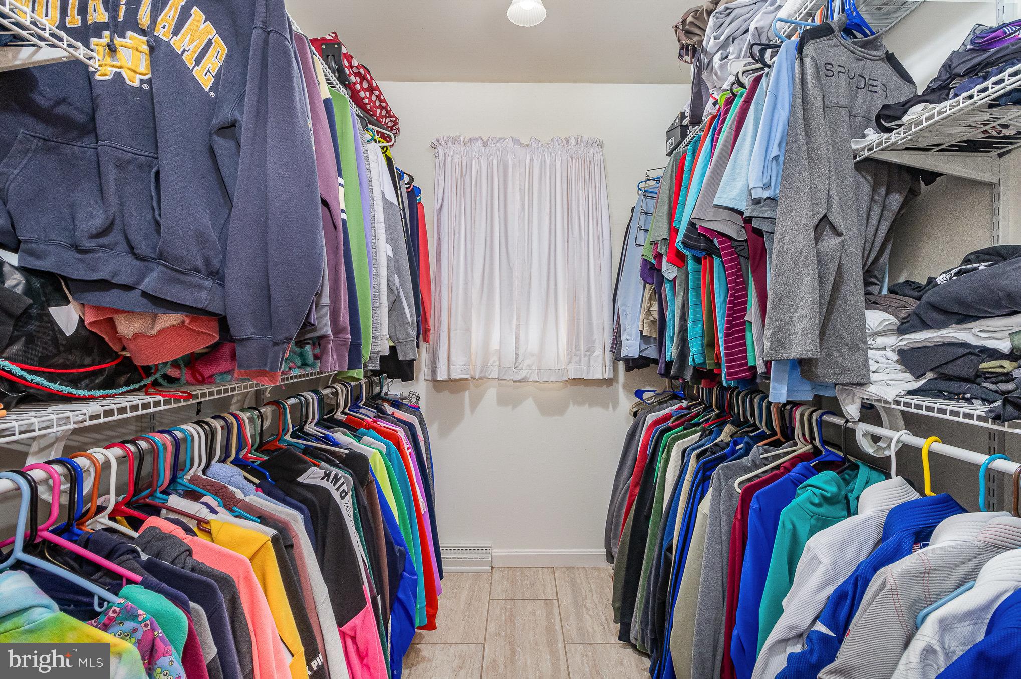 COUNTRY SQUARE - Residential