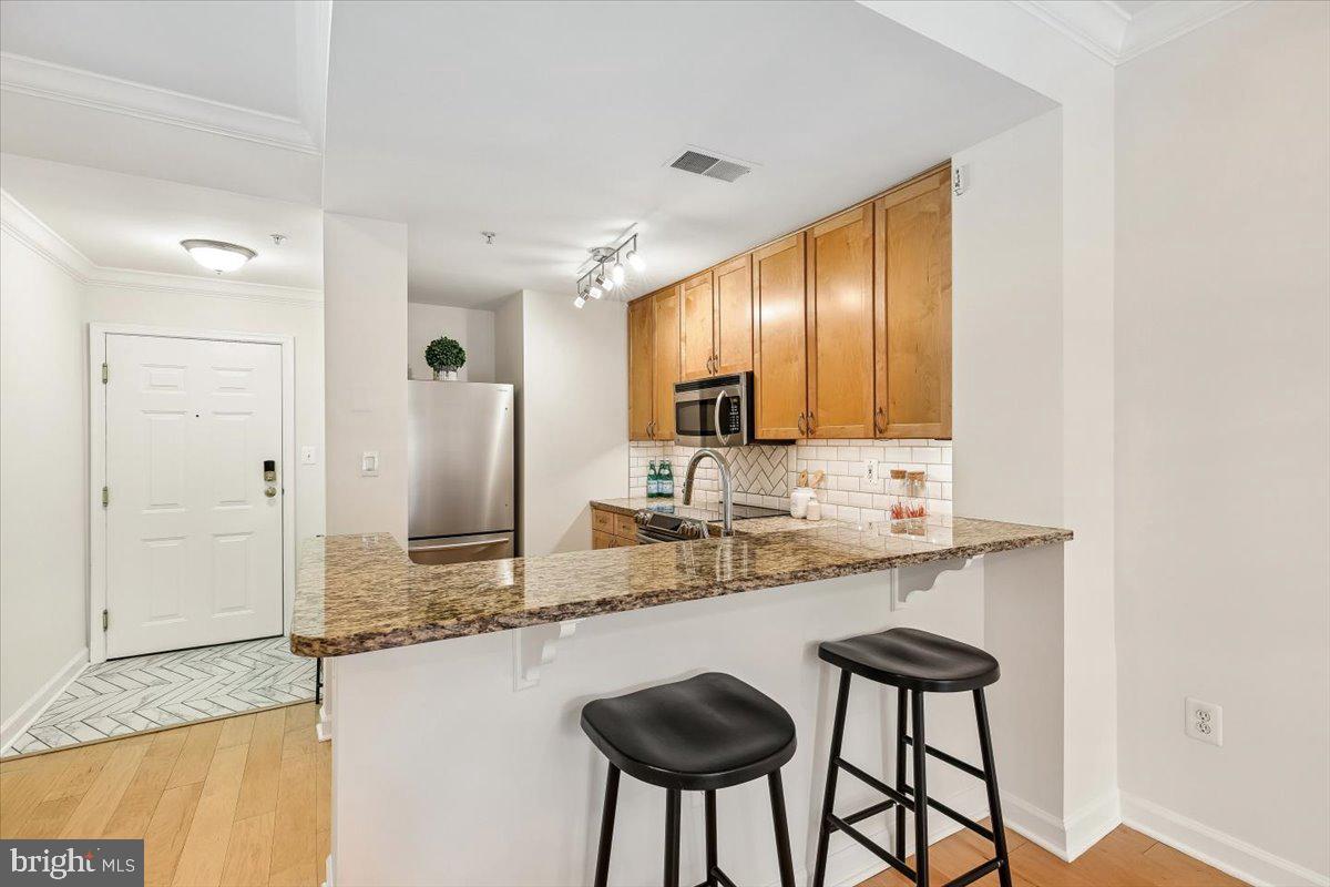 801 PLEASANT DRIVE 80111