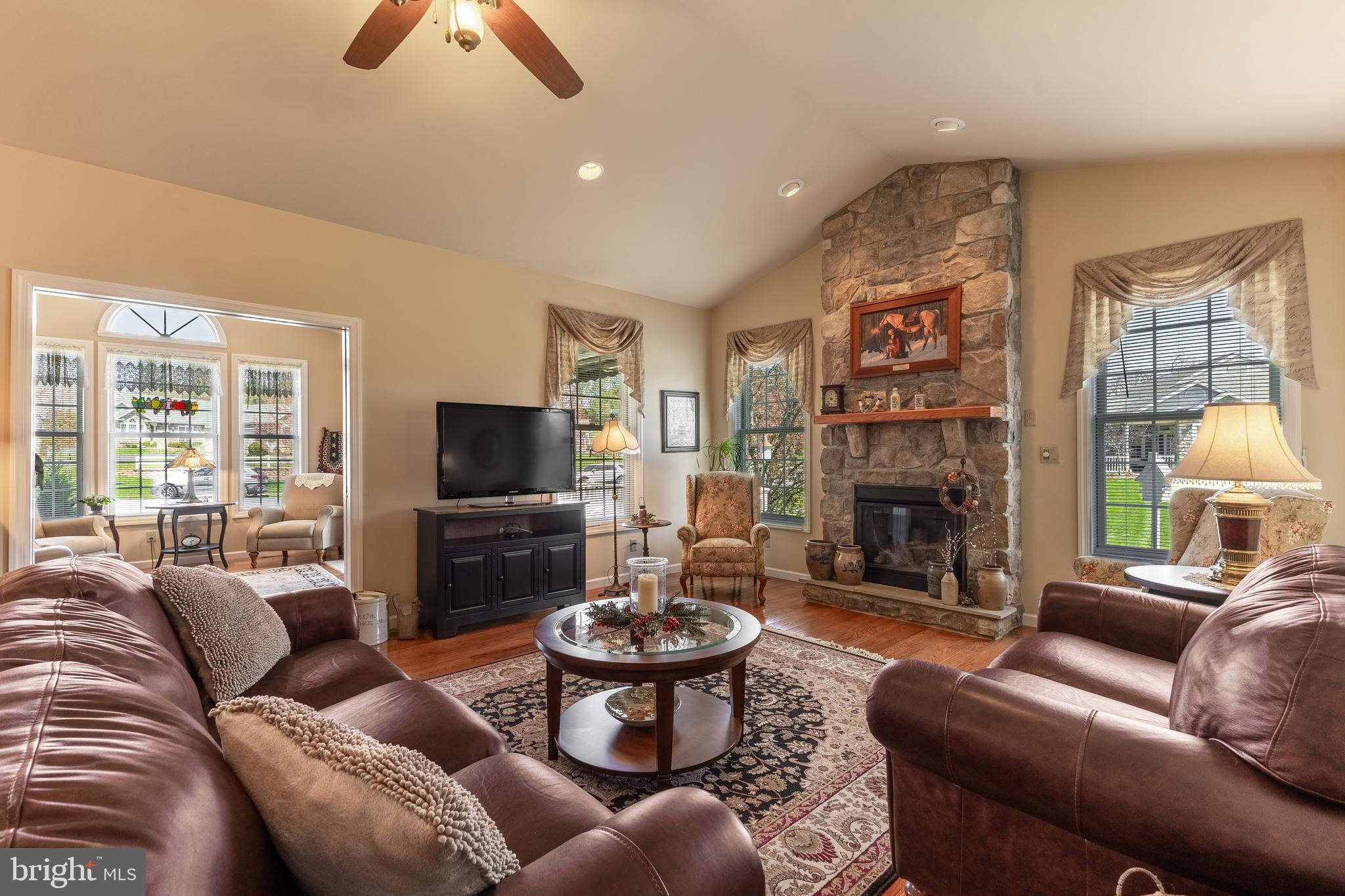 THE GLEN AT PARADISE HILLS - Residential