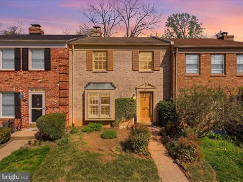 9251 Bailey Lane, Fairfax, VA MLS: VAFX2301000