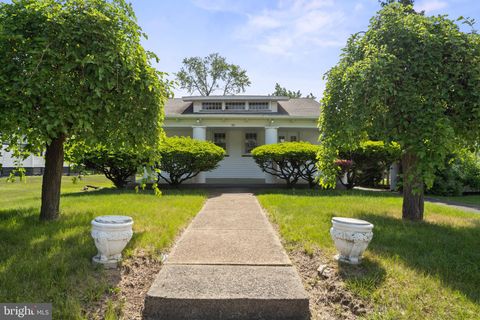 185 WHITE HORSE HAMILTON NJ 08610