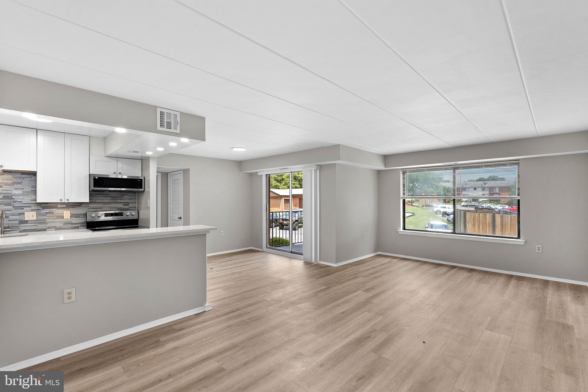 125 CLUBHOUSE DRIVE U SW 7