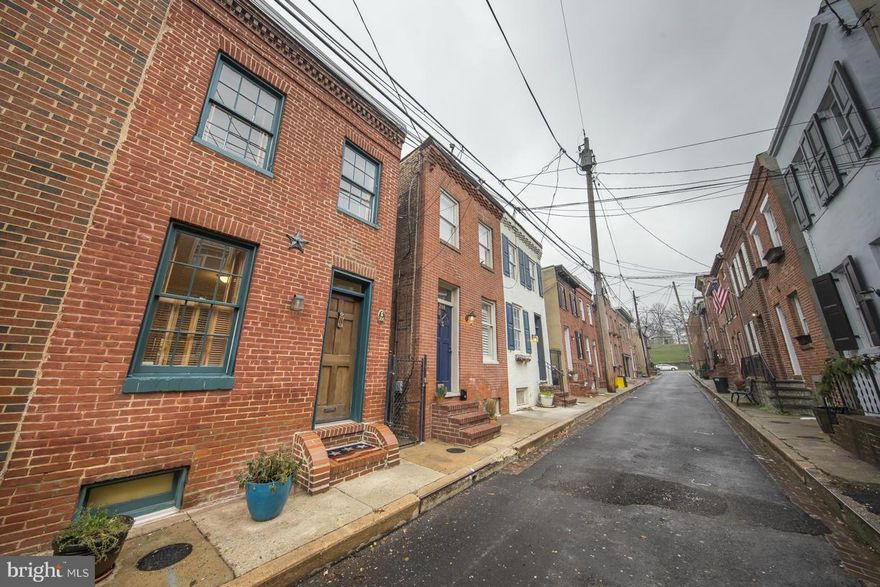 Bright, charming 2 BR townhouse beautifully located less than a block from Federal Hill Park and one block away from the Inner Harbor. Open first floor has gourmet kitchen w/SS appliances, granite countertops, island and breakfast bar. Hardwood floors throughout. Private patio.