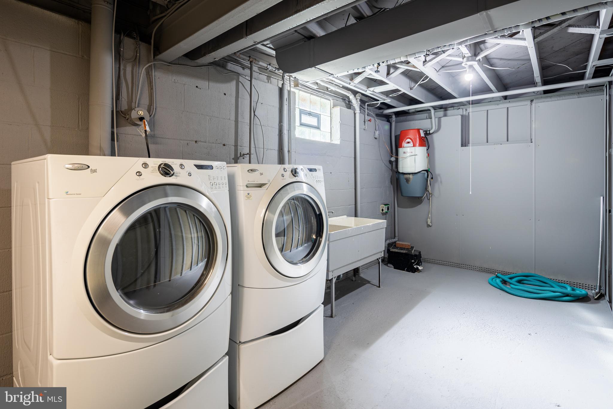 CALIFORNIA GROVE - Residential