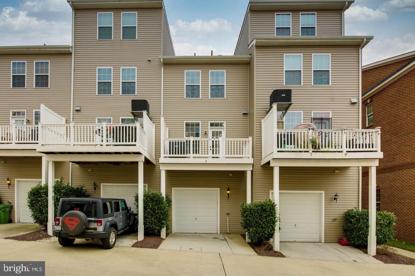 GREEKTOWN - Residential Lease