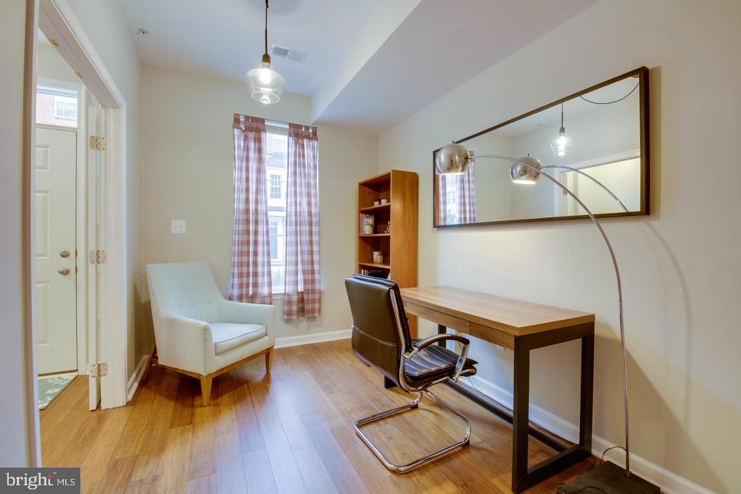 GREEKTOWN - Residential Lease