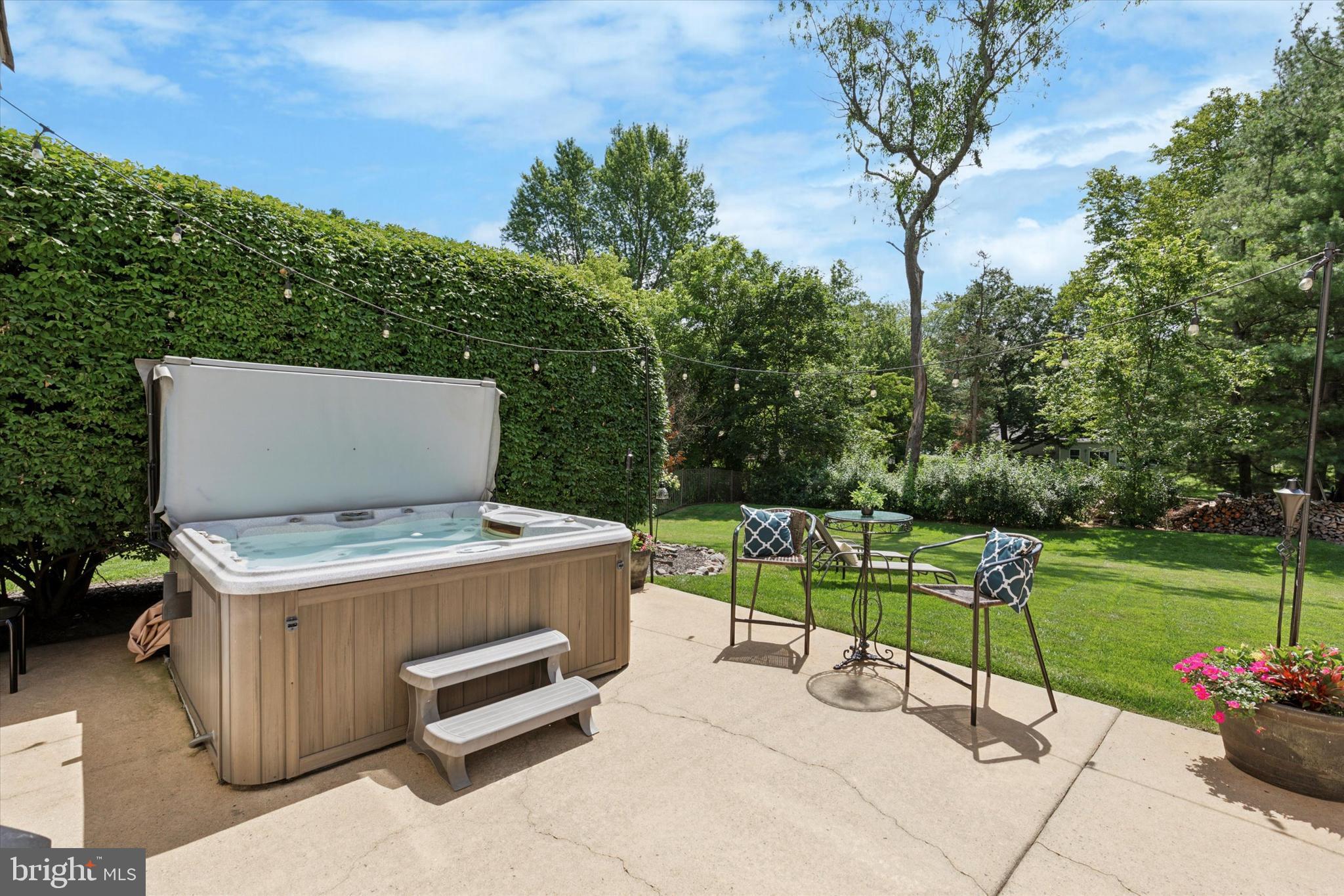 WARRINGTON OAKS - Residential