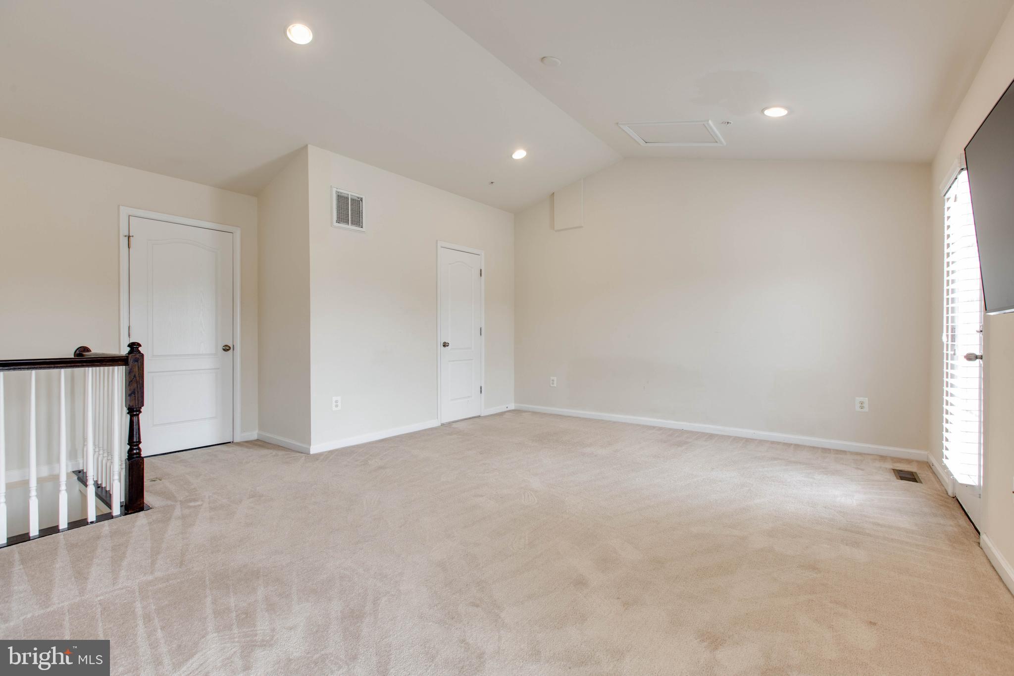 OXFORD SQUARE - Residential Lease