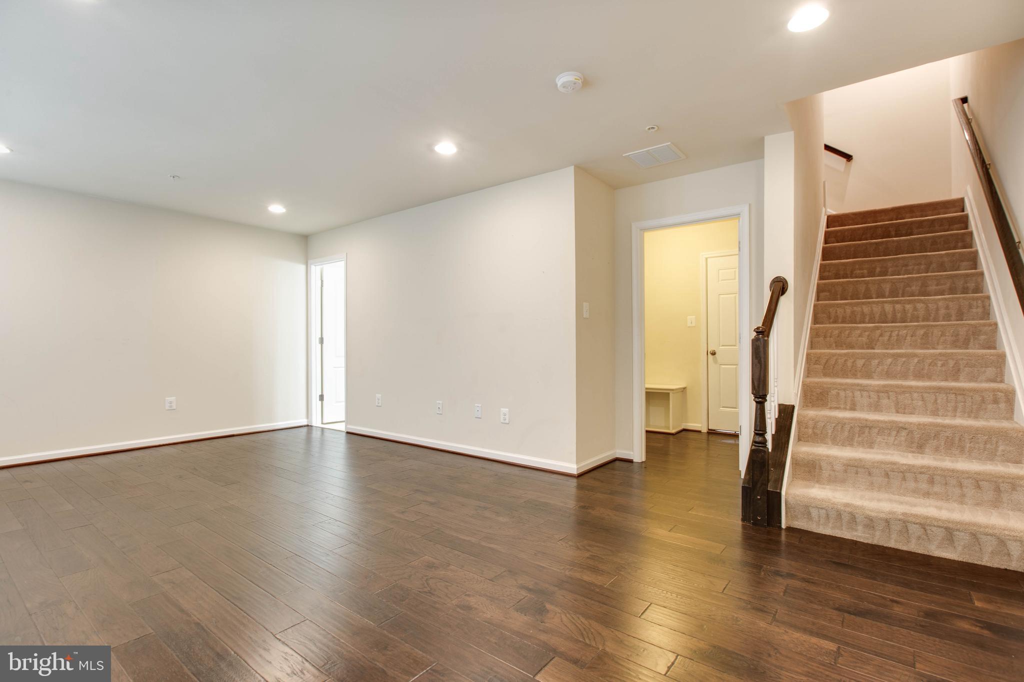 OXFORD SQUARE - Residential Lease