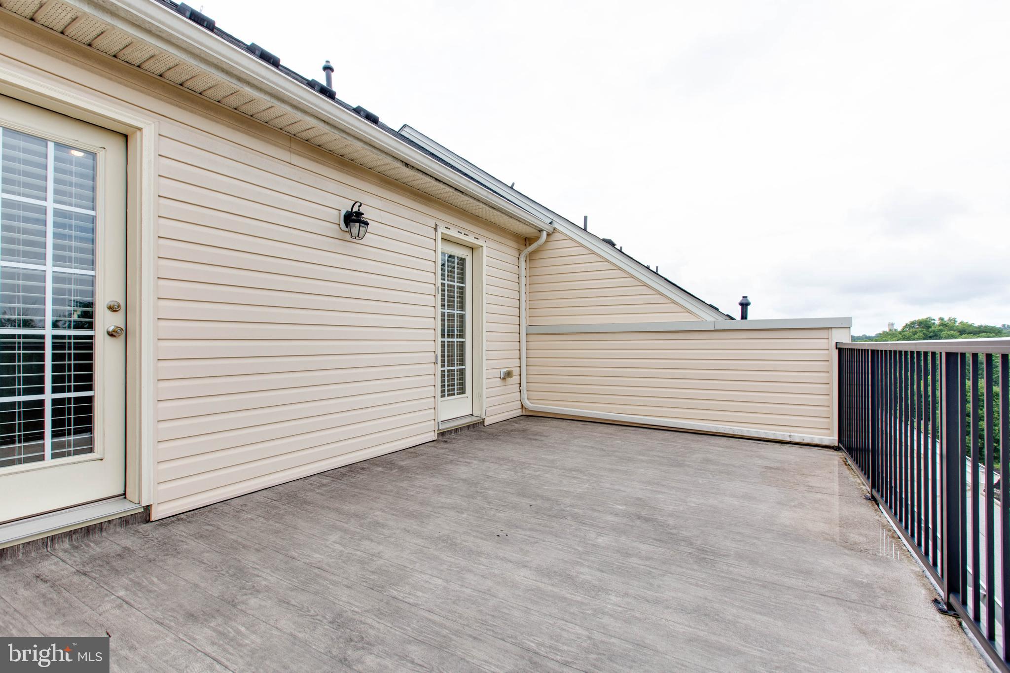 OXFORD SQUARE - Residential Lease