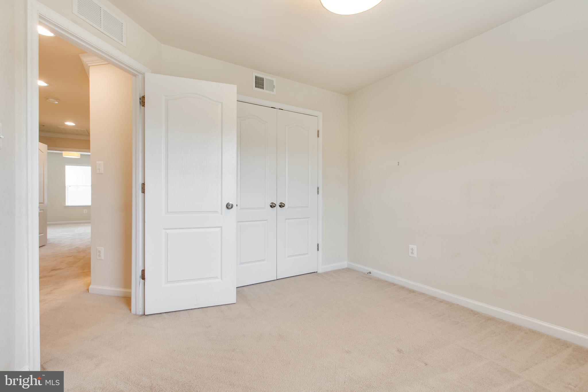 OXFORD SQUARE - Residential Lease