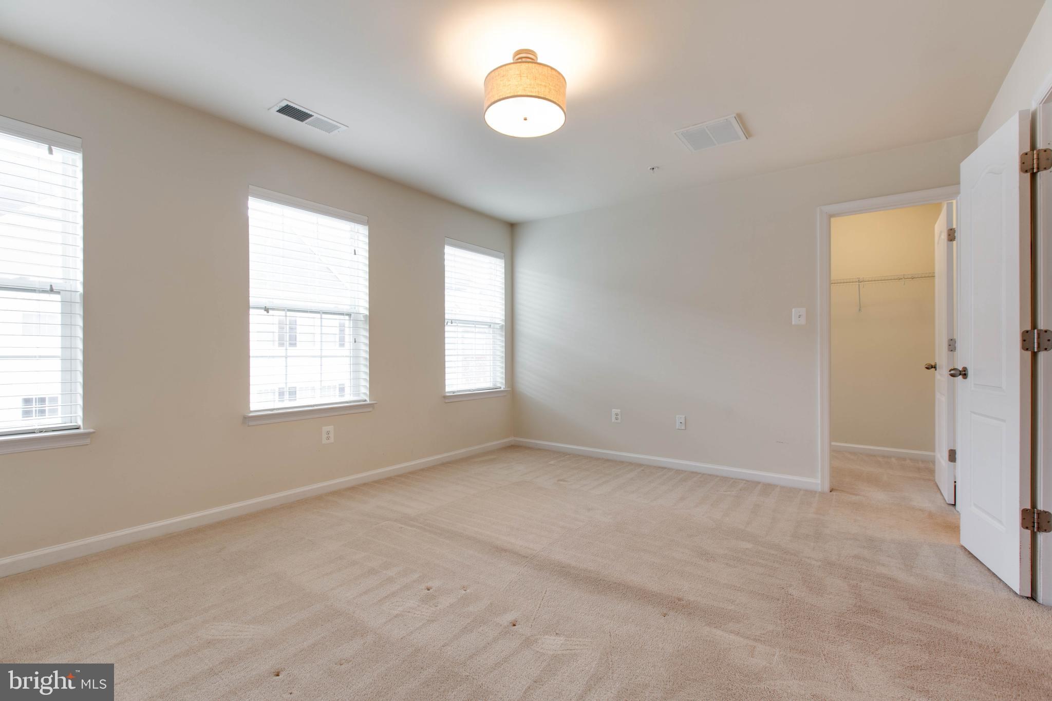 OXFORD SQUARE - Residential Lease