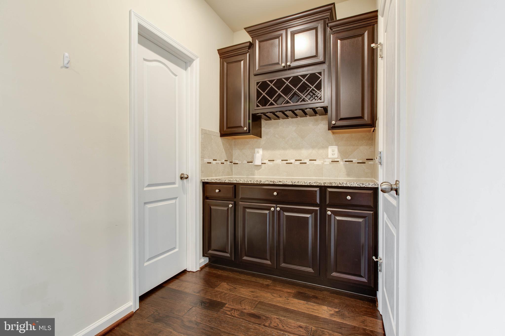 OXFORD SQUARE - Residential Lease