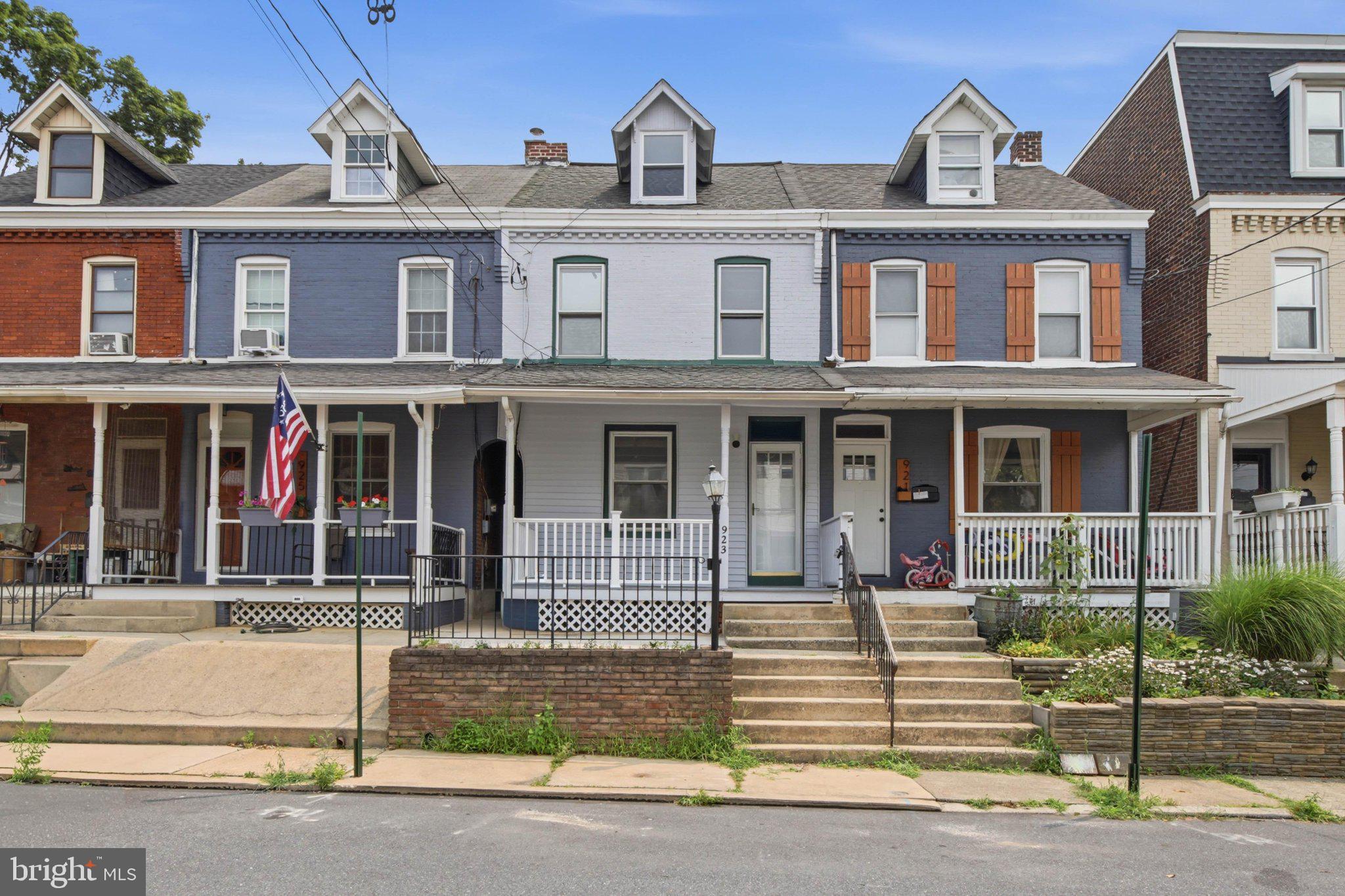 923 LITITZ AVENUE