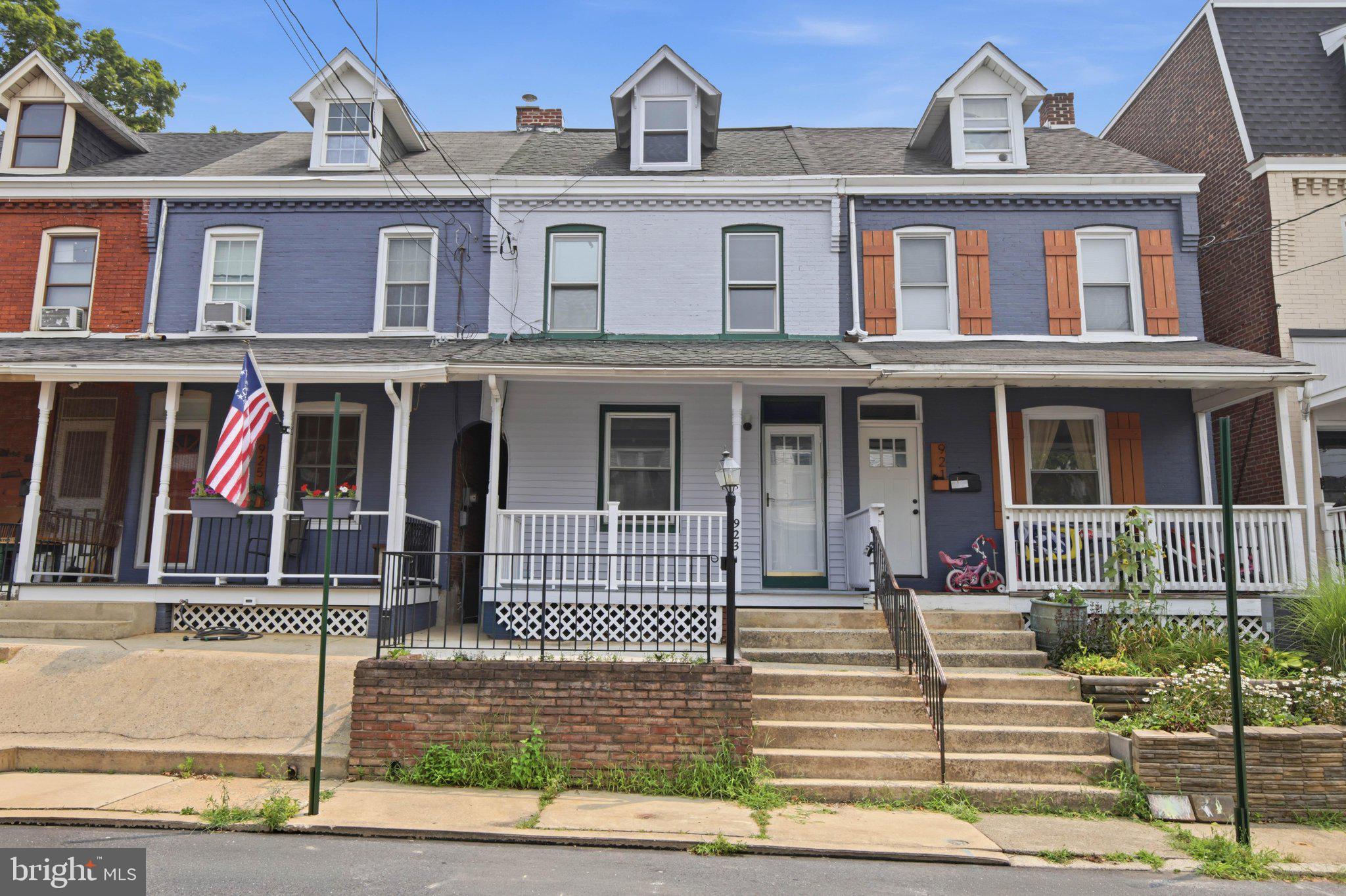 923 LITITZ AVENUE