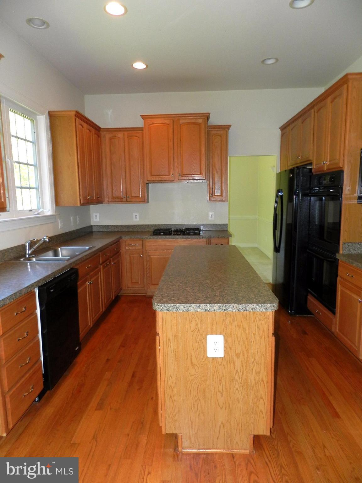 STONEWALL MANOR - Residential