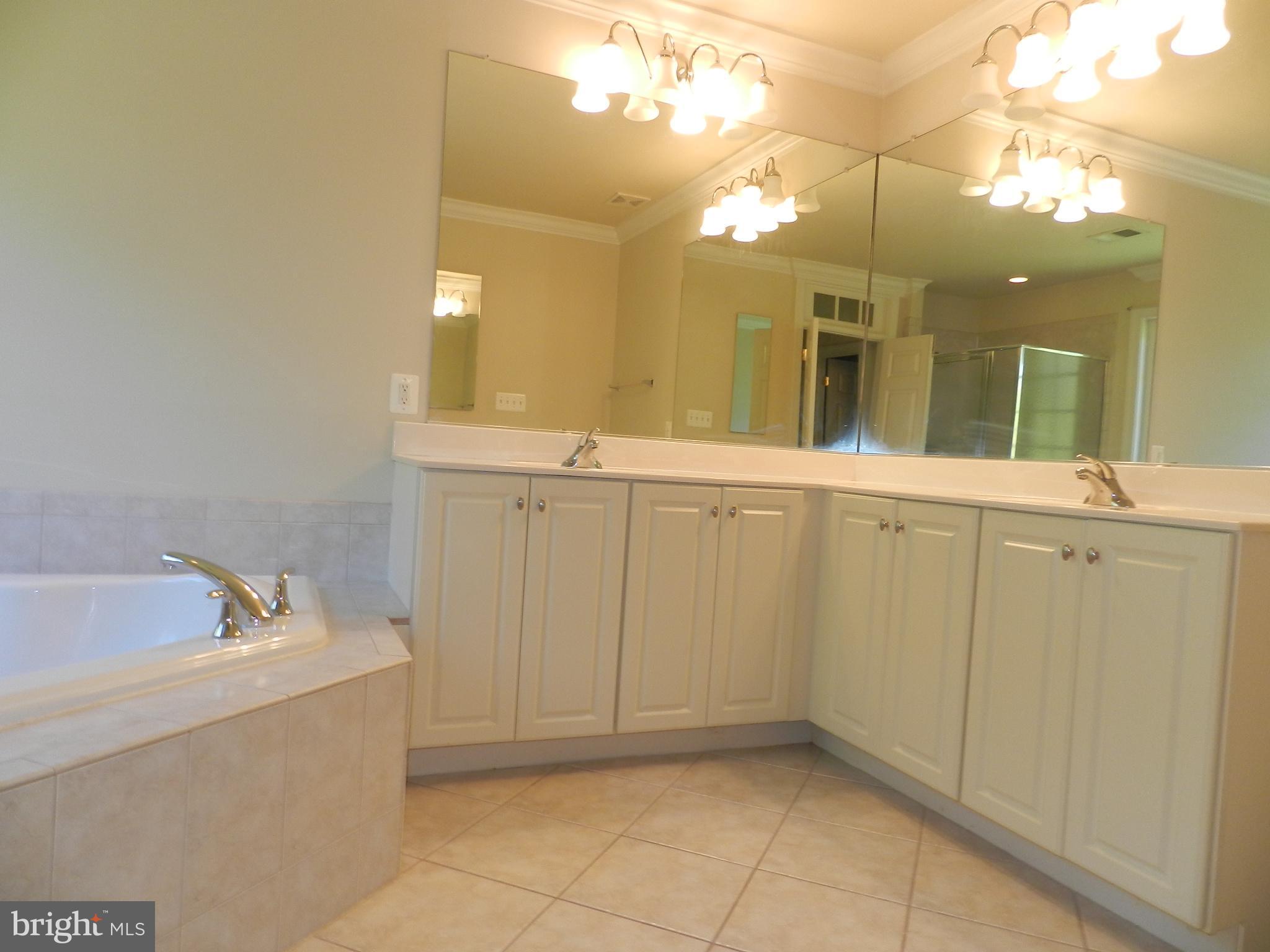 STONEWALL MANOR - Residential