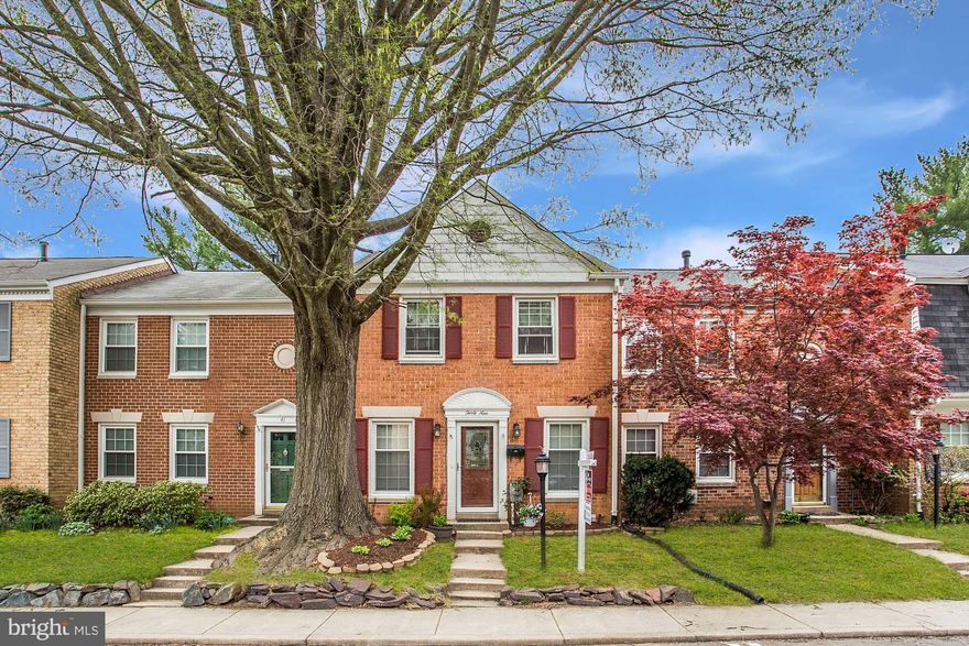 Offers due by Monday 4/29 at 5PM. Simply beautiful 3-bed 2.5-bath townhouse in sought-after Diamond Farms neighborhood. Enter to hardwood floors, fresh paint on main level, and updates throughout. Bright kitchen boasts ample cabinet space, modern fixtures, and upgraded counters, plus all stainless-steel appliances and accents! Spacious bedrooms with great closet space. Stylish, recently updated bathrooms with spa-like baths. Two assigned parking spaces (#39). Finished walk-out basement leads to private, fully fenced back yard perfect for entertaining! Additional storage space available in shed. Great location with easy access to Seneca State Park, Kentlands Market Square, shops, eats, groceries, and I-270!