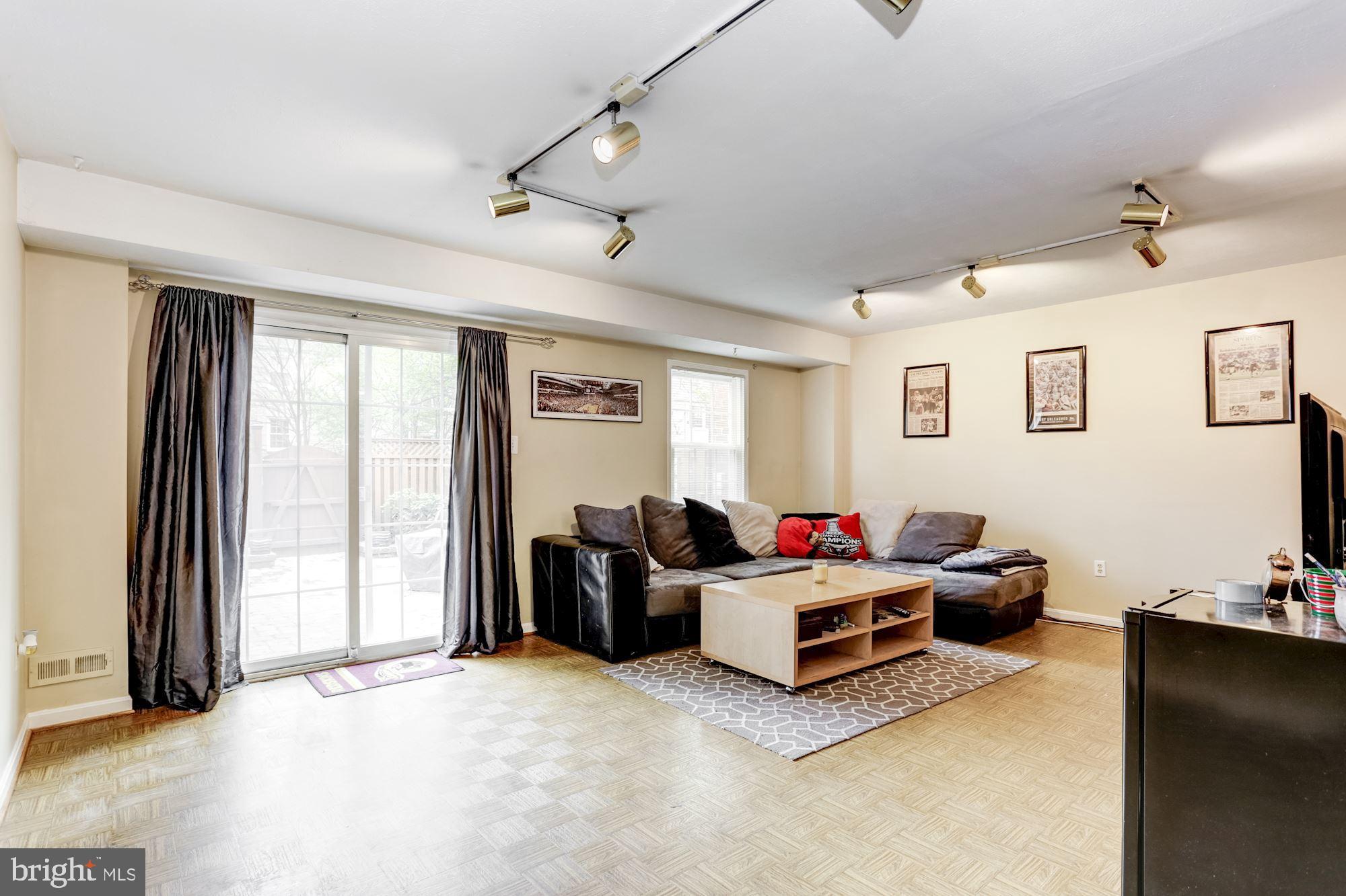 DIAMOND FARMS - Residential