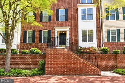 Condo For Sale - 8856 Ashgrove House Lane #102<br/> VIENNA, VA 22182