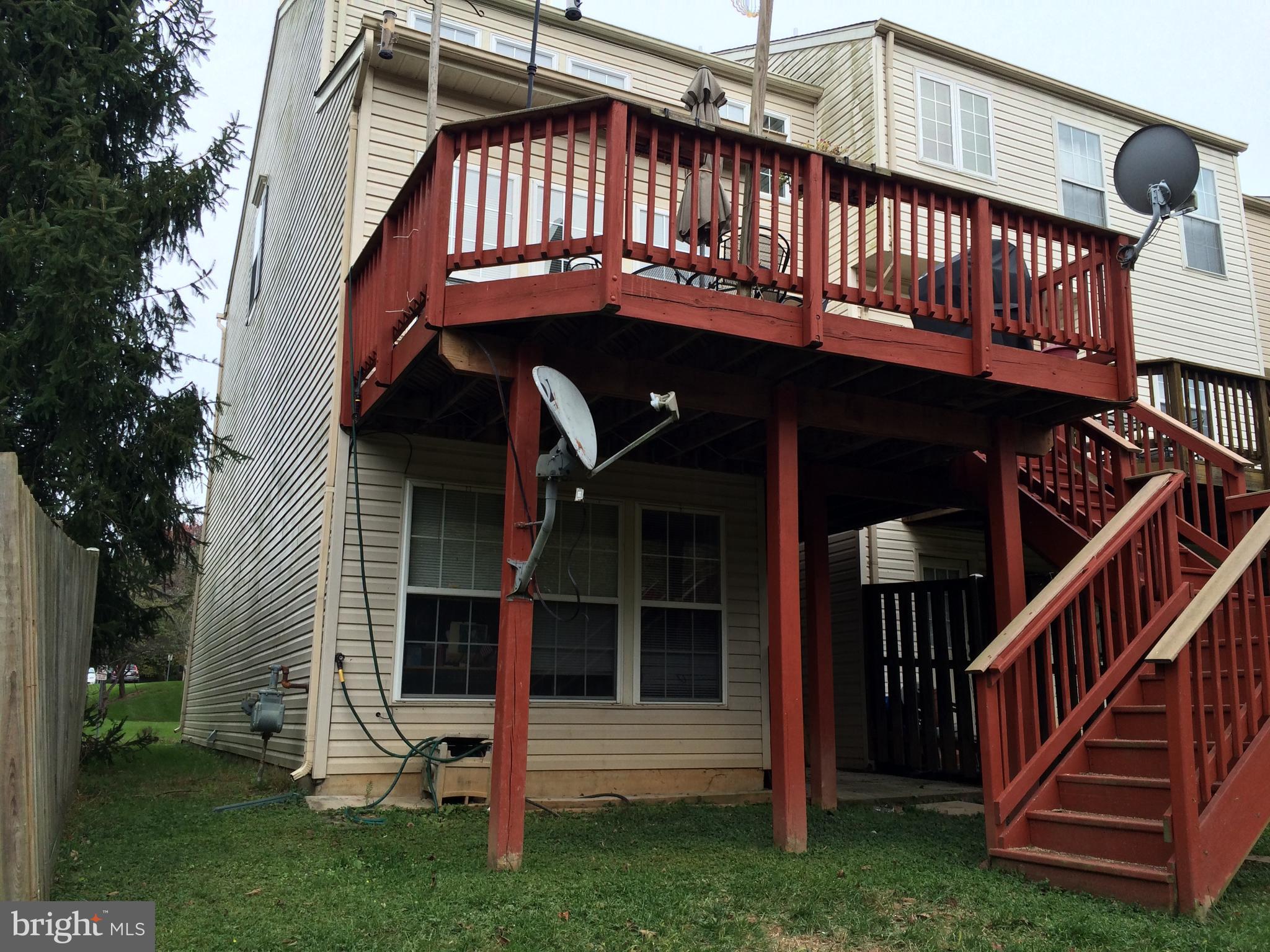 ONE CAR GARAGE END-UNIT....TWO LEVEL BUMP-OUT....UPDATED KITCHEN....WOOD FLOOR....BACK TO WOODS,,,SKYLIGHT....WALK OUT TO BACKYARD....DECK OVER LOOKING WOODS....CLOSE TO 270....AVAILABLE DEC 1....CALL L.A. 240-426-7988 FOR SHOWING.