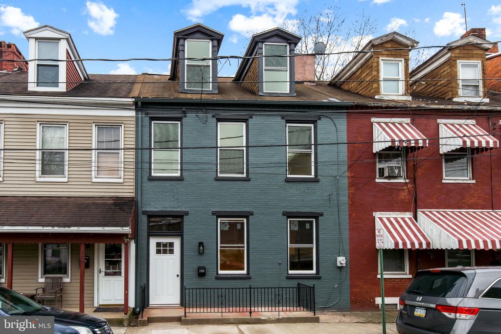 Photo of 206 S 2ND ST, COLUMBIA, PA 17512 (MLS # PALA2030180)