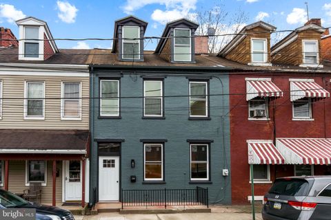 Photo of 206 S 2ND ST, COLUMBIA, PA 17512 (MLS # PALA2030180)