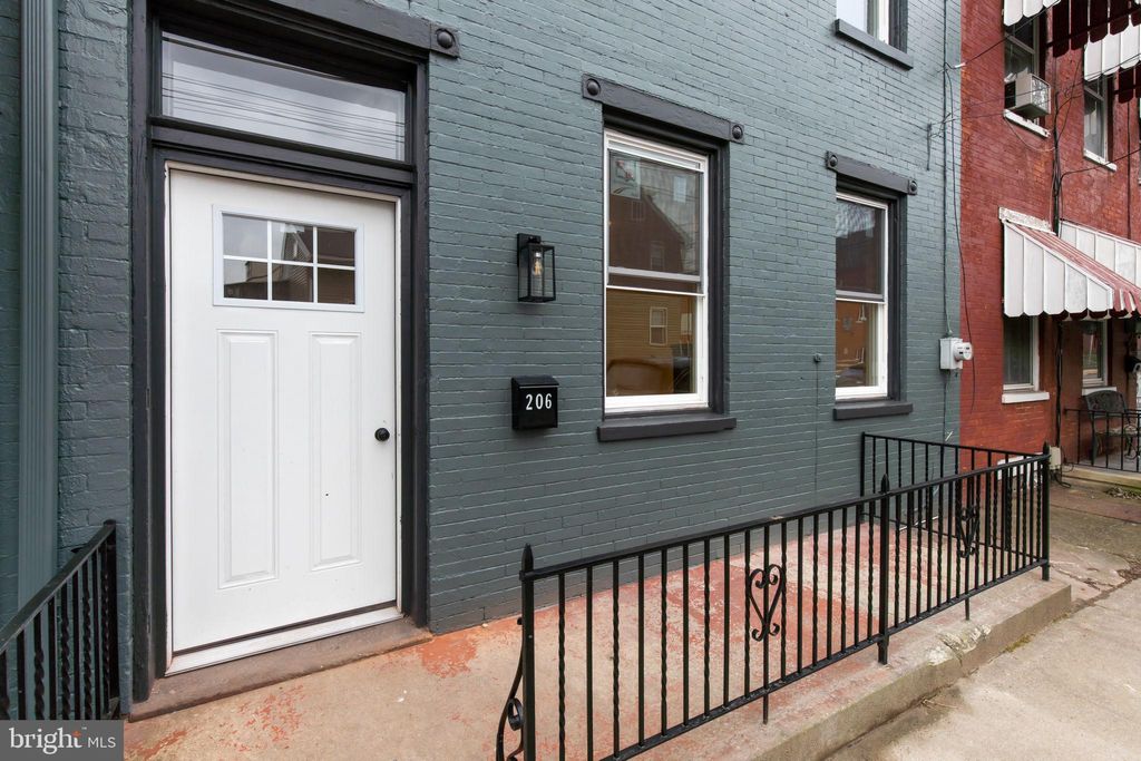 Photo of 206 S 2ND ST, COLUMBIA, PA 17512 (MLS # PALA2030180)