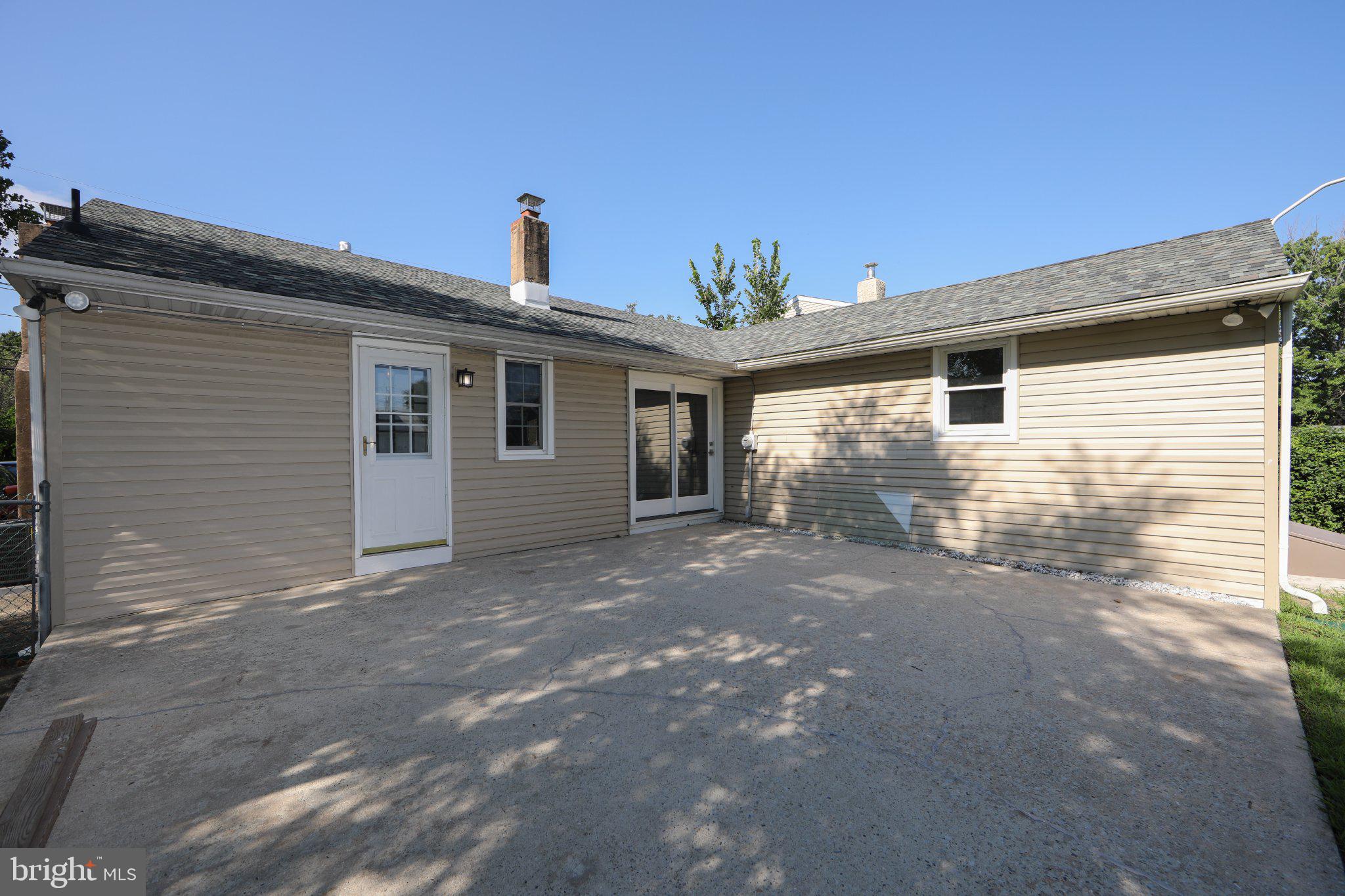 1205 HESSIAN AVENUE