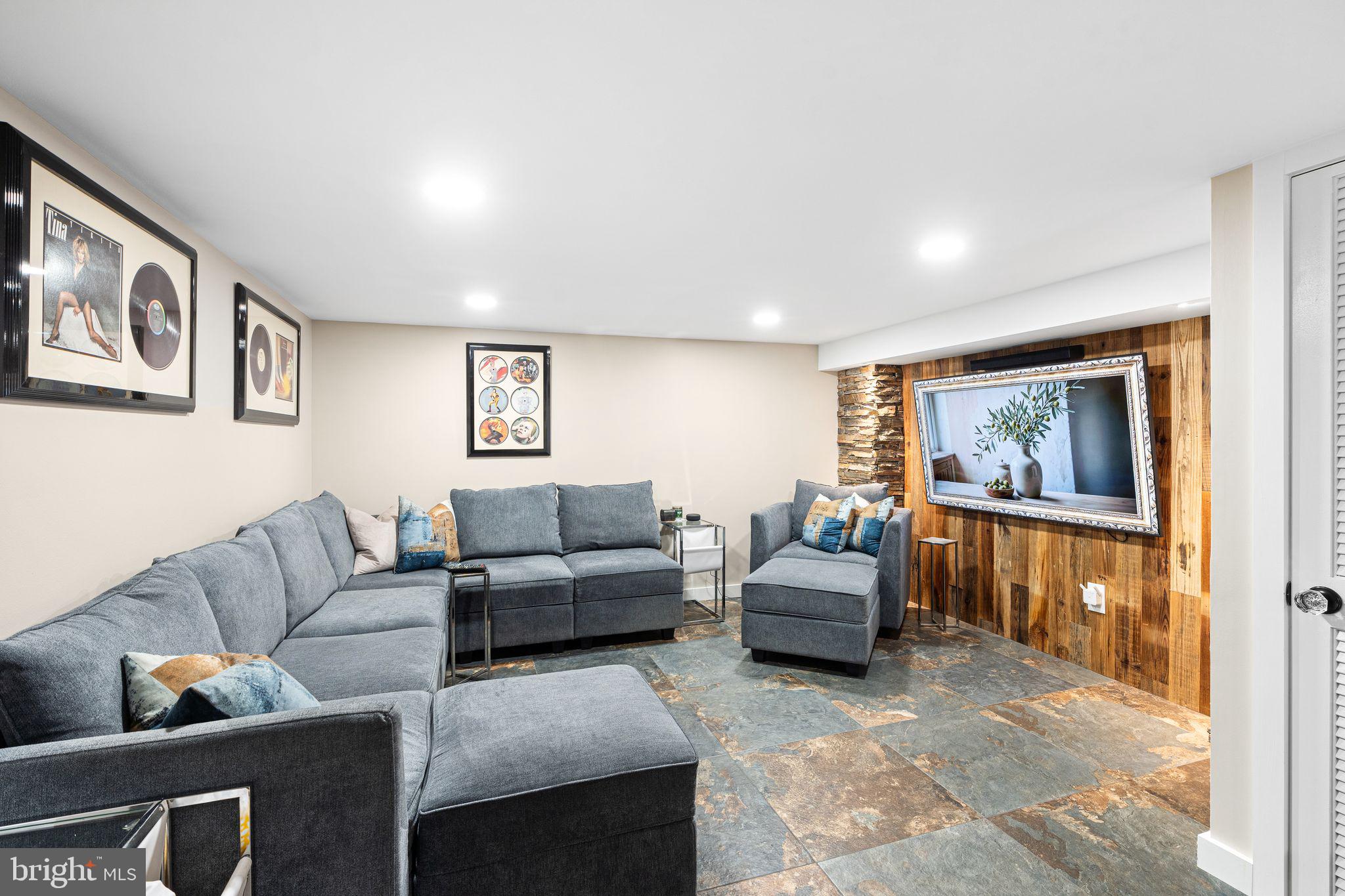 WASHINGTON SQ WEST - Residential