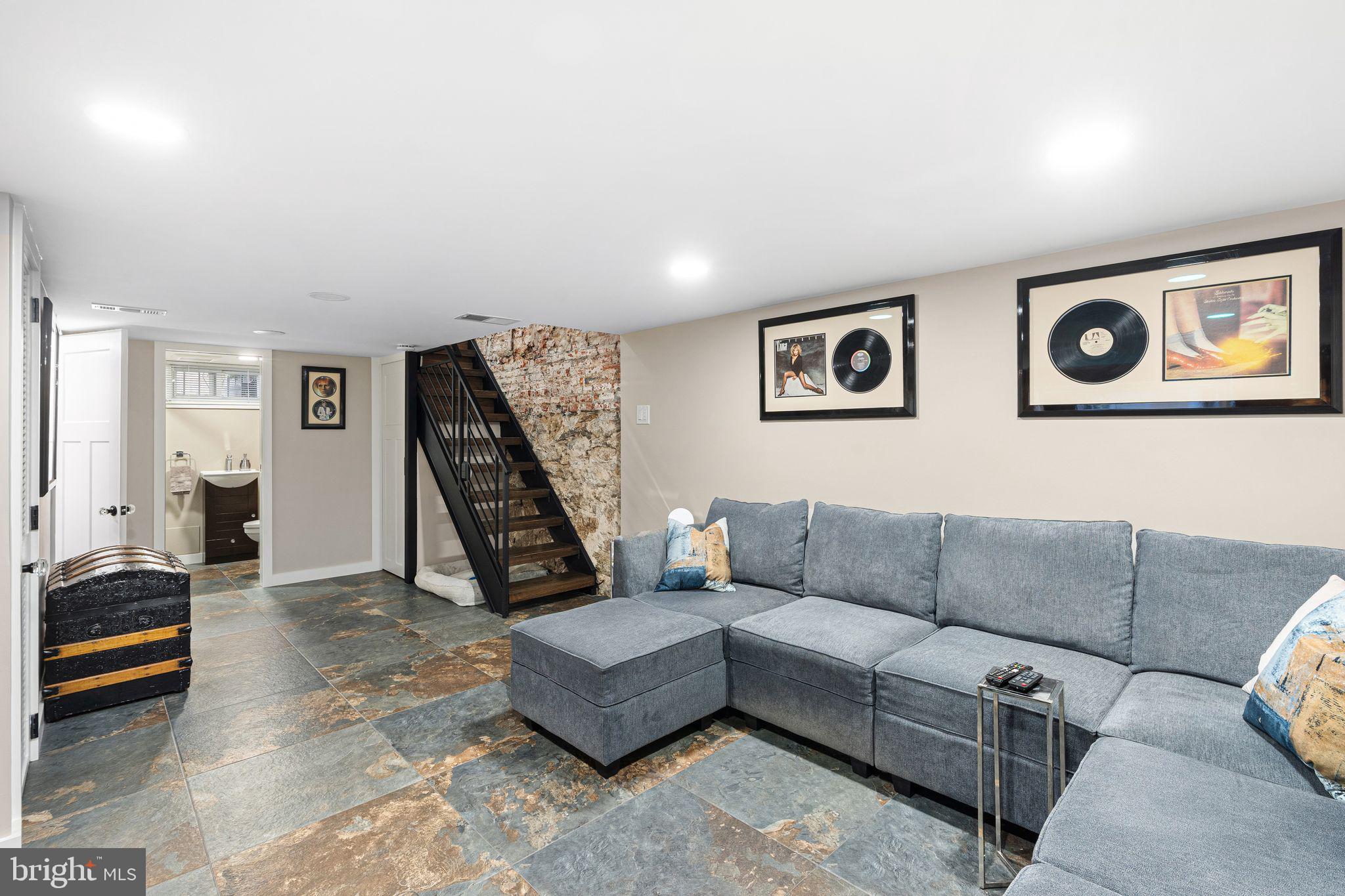 WASHINGTON SQ WEST - Residential