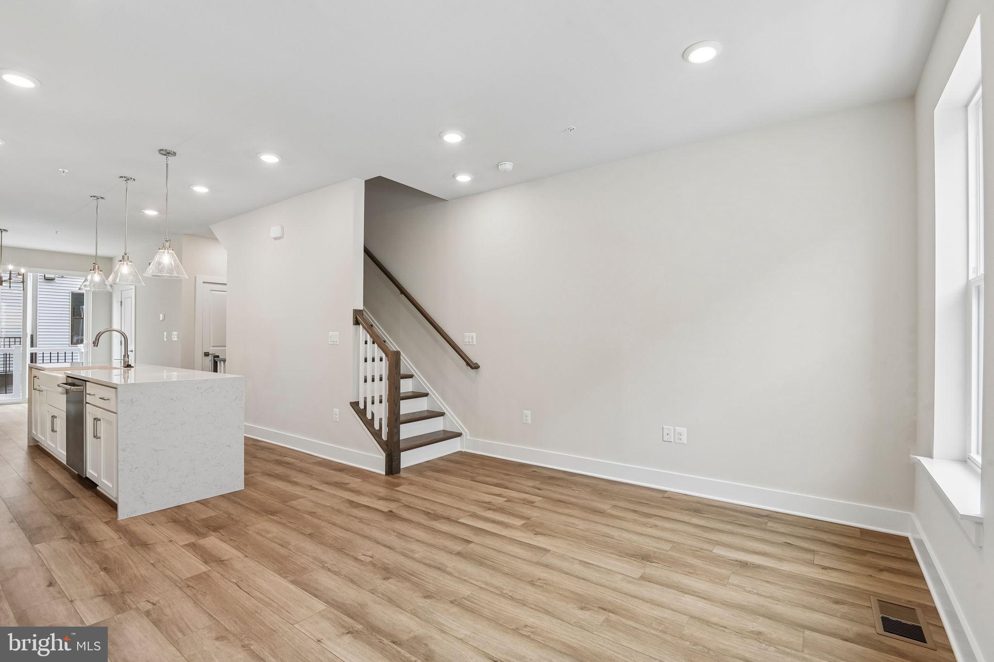 2519 LIGHT STREET