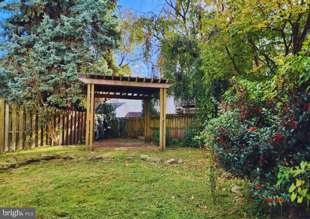 Photo of 622 Showers Street, HARRISBURG, PA 17104 (MLS # PADA2053080)