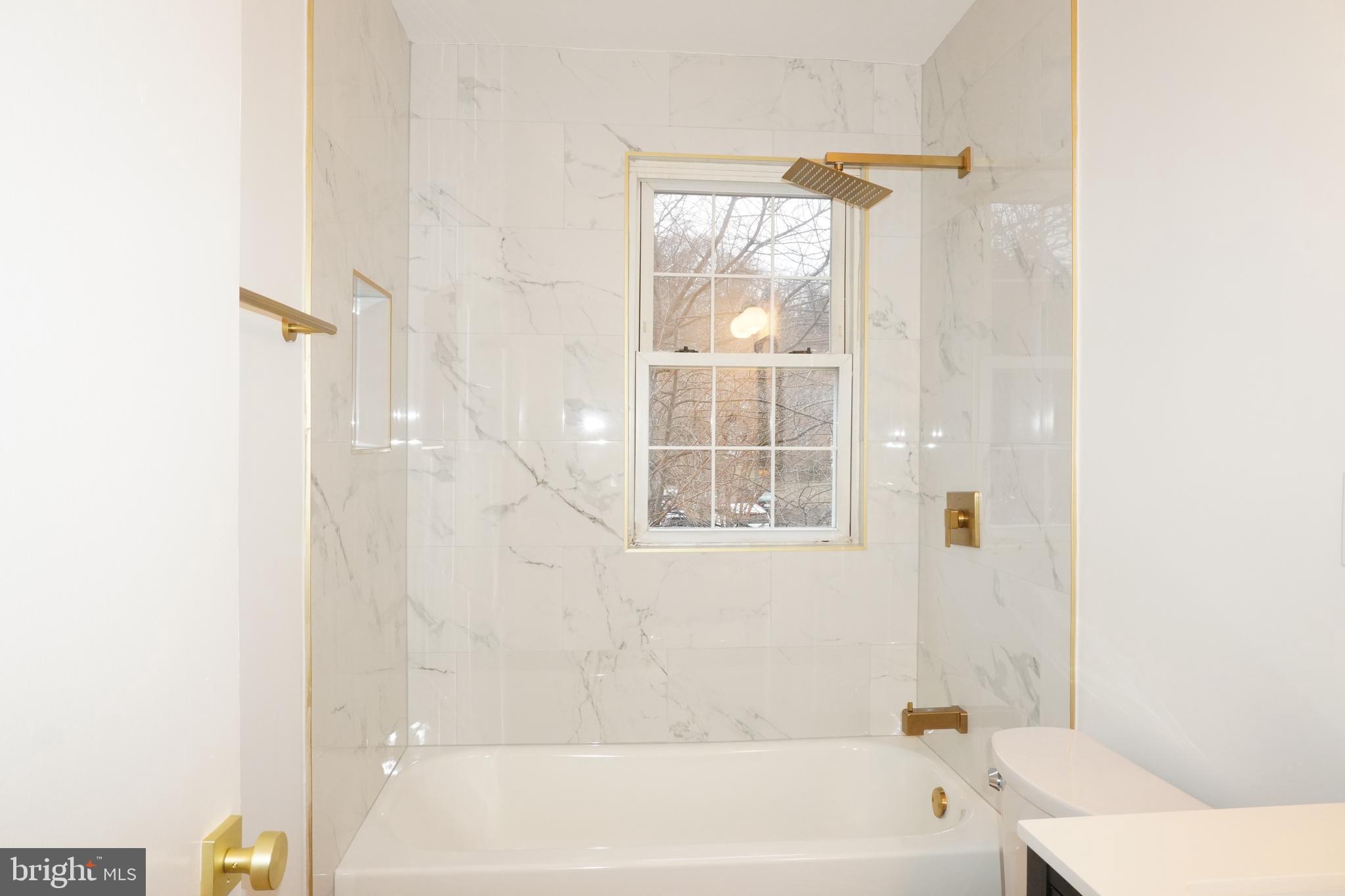 FREDERICK COURTS - Residential