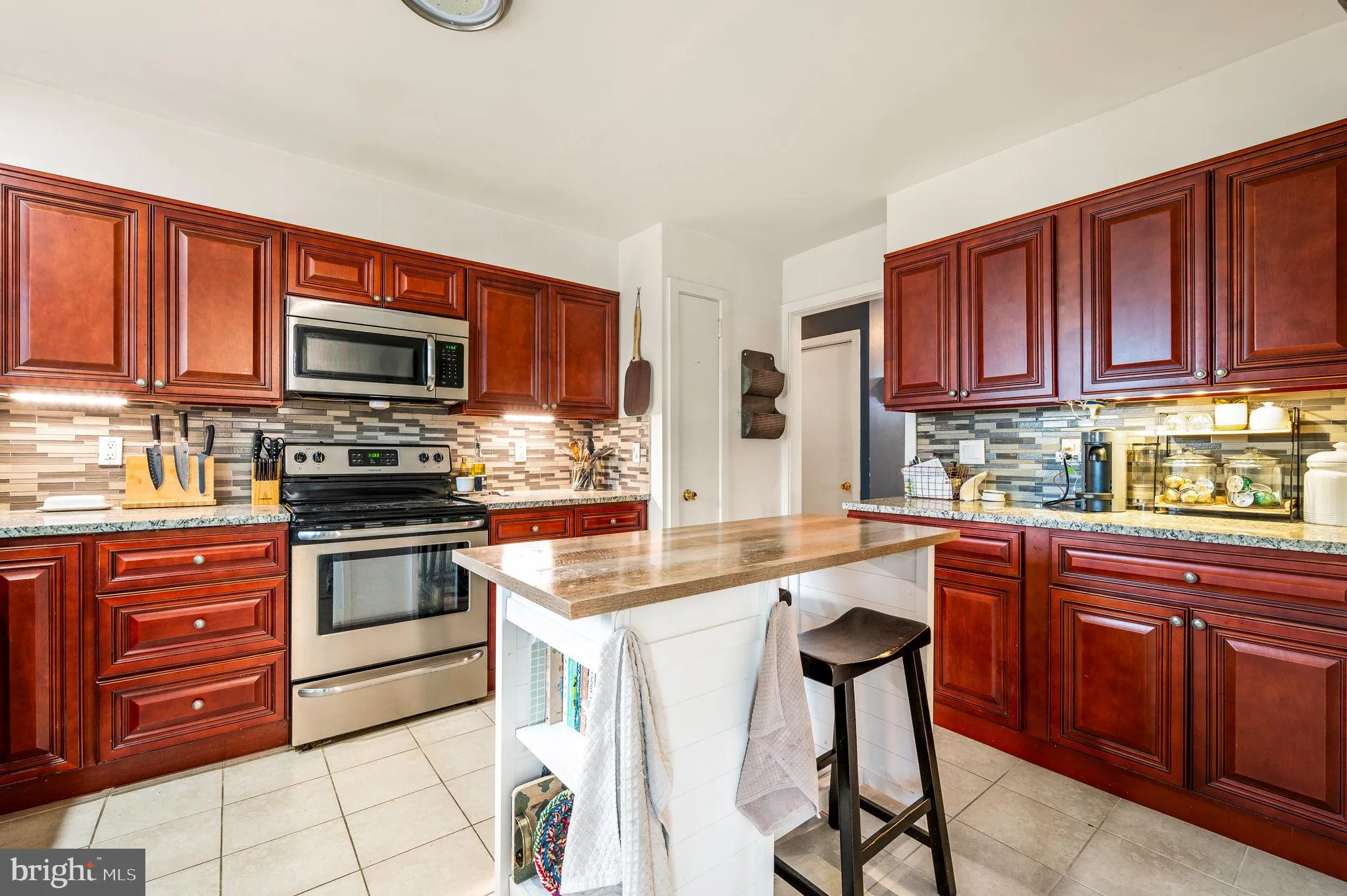 Drexel Hill, Pennsylvania 19026, United States, 2 Bedrooms Bedrooms, ,2 BathroomsBathrooms,Residential,Pending,10689