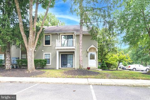 Condo For Sale - 186-B Collin Court<br/> Burlington County, MOUNT LAUREL, NJ 08054