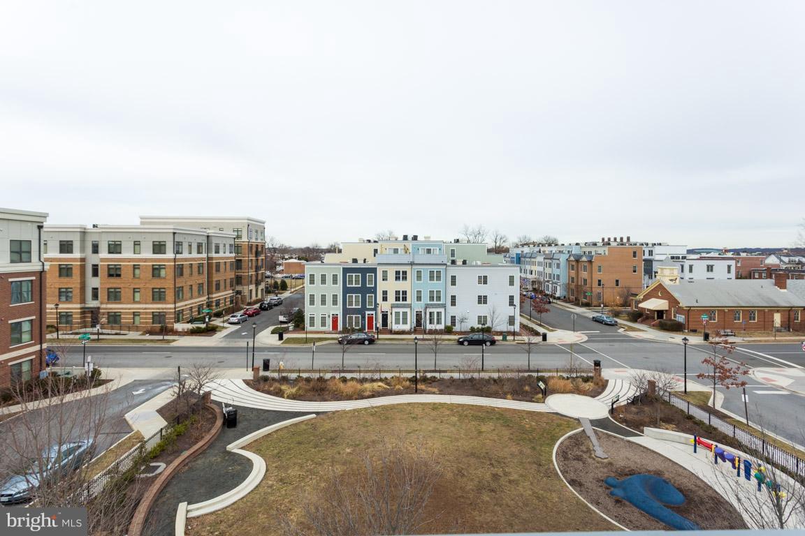 OLD TOWN COMMONS - Residential