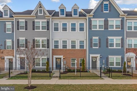 Townhouse For Sale - 7806 Johnnycake Road<br/> WINDSOR MILL, MD 21244