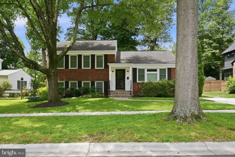 Photo of 630 Blossom Drive, ROCKVILLE, MD 20850 (MLS # MDMC2245960)