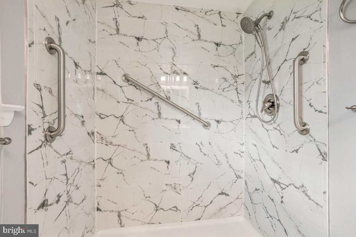 CHARLENE - Residential