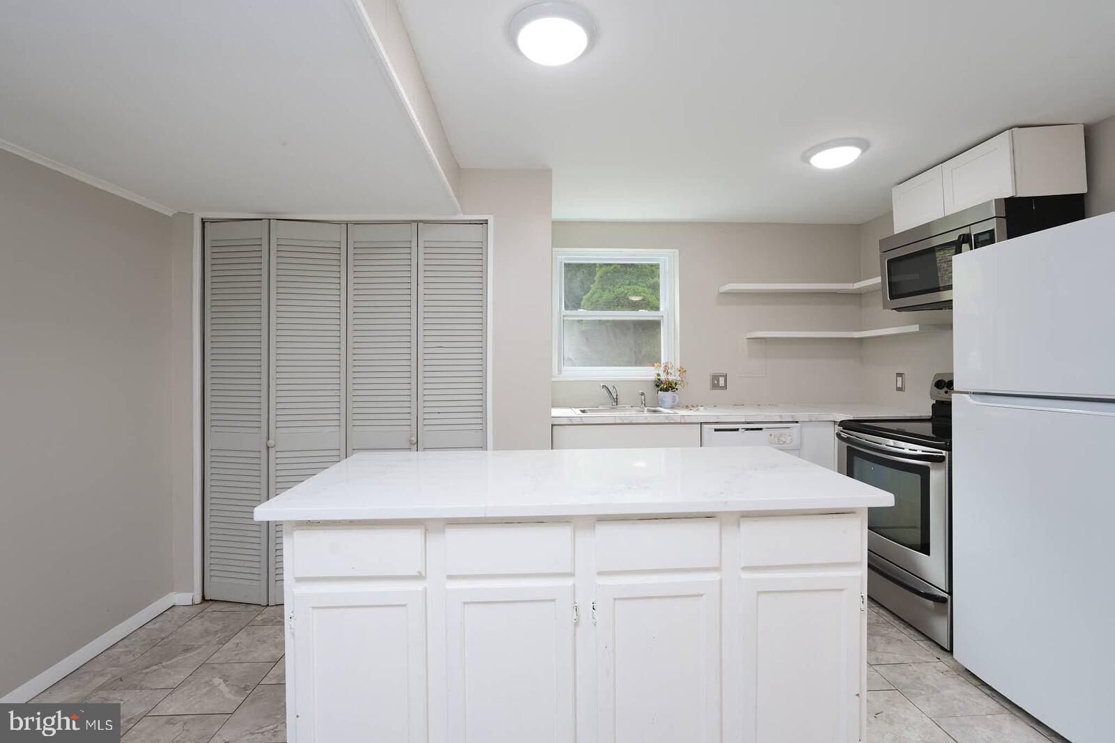 SURRATTS GARDENS - Residential