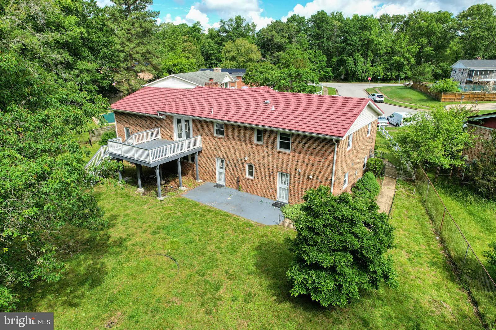 SURRATTS GARDENS - Residential