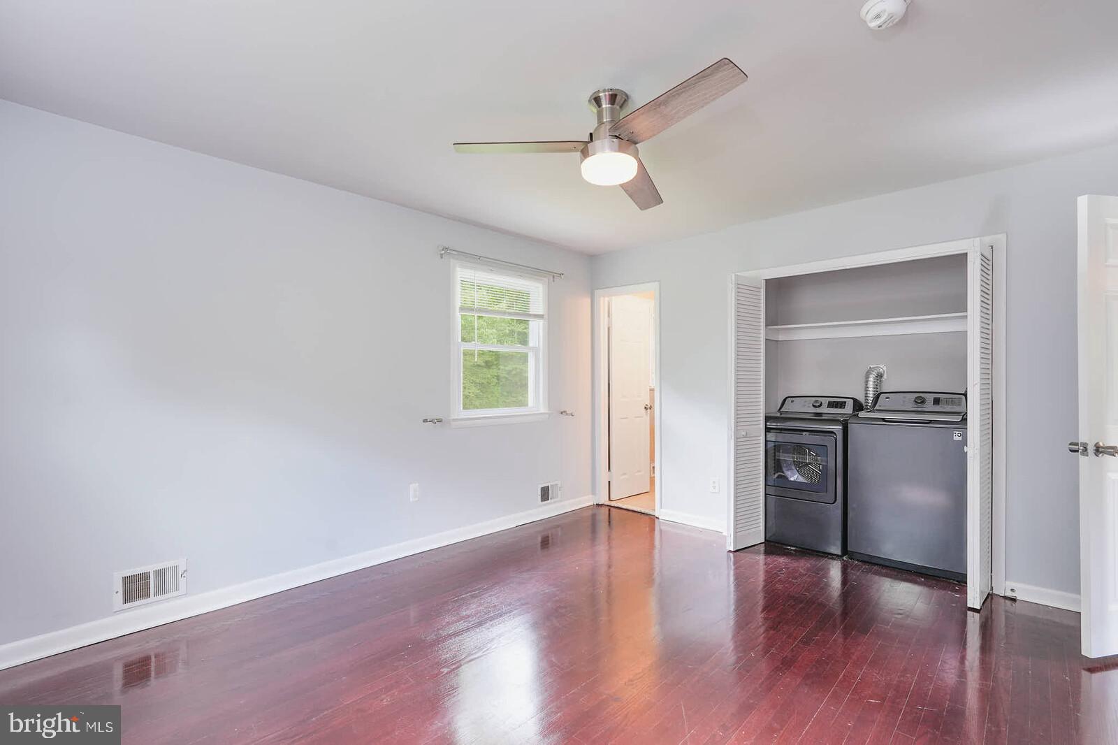 SURRATTS GARDENS - Residential