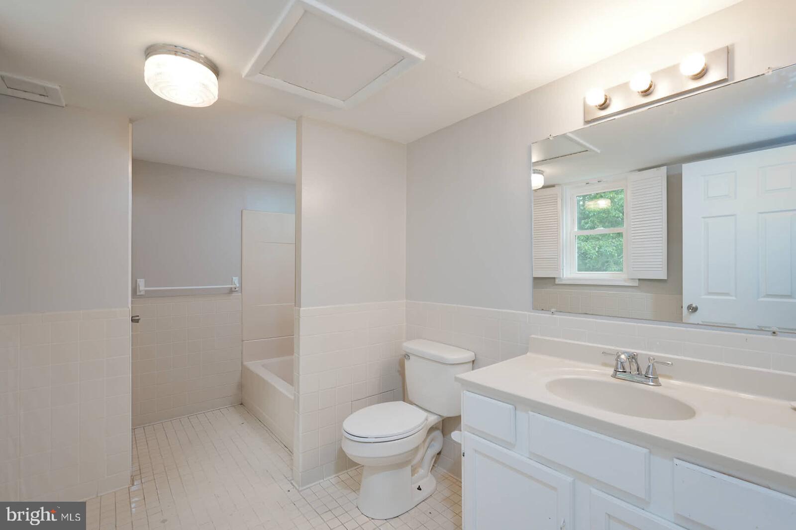 SURRATTS GARDENS - Residential