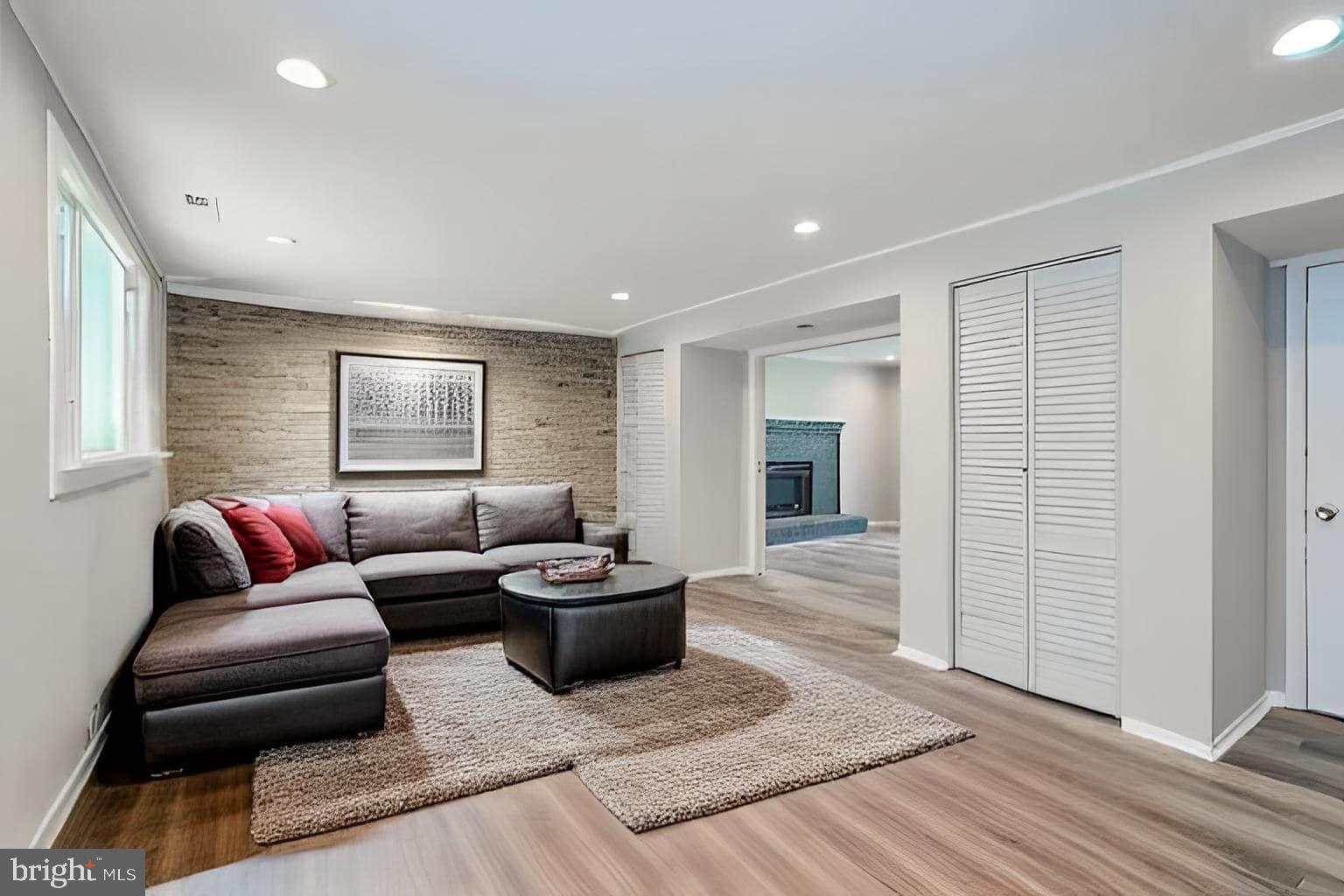 SURRATTS GARDENS - Residential